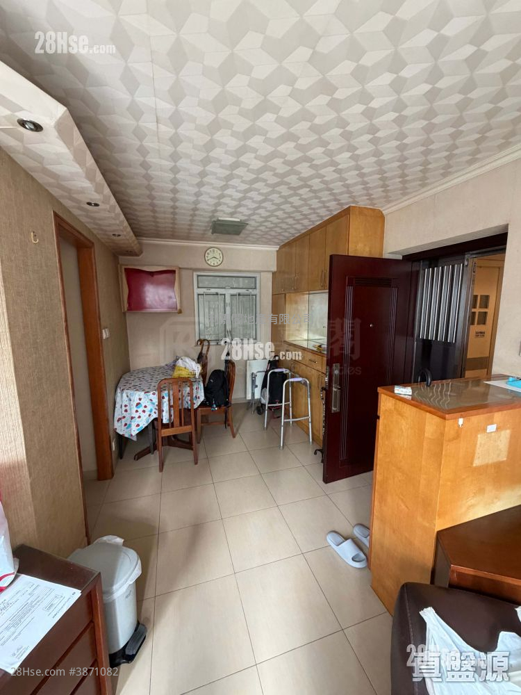 Kornhill Garden Sell 2 Bedrooms , 1 Bathroom 484 ft² ( 45.0 m² )