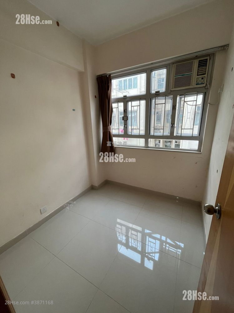 United Building Sell 2 Bedrooms , 1 Bathroom 287 ft² ( 26.7 m² )