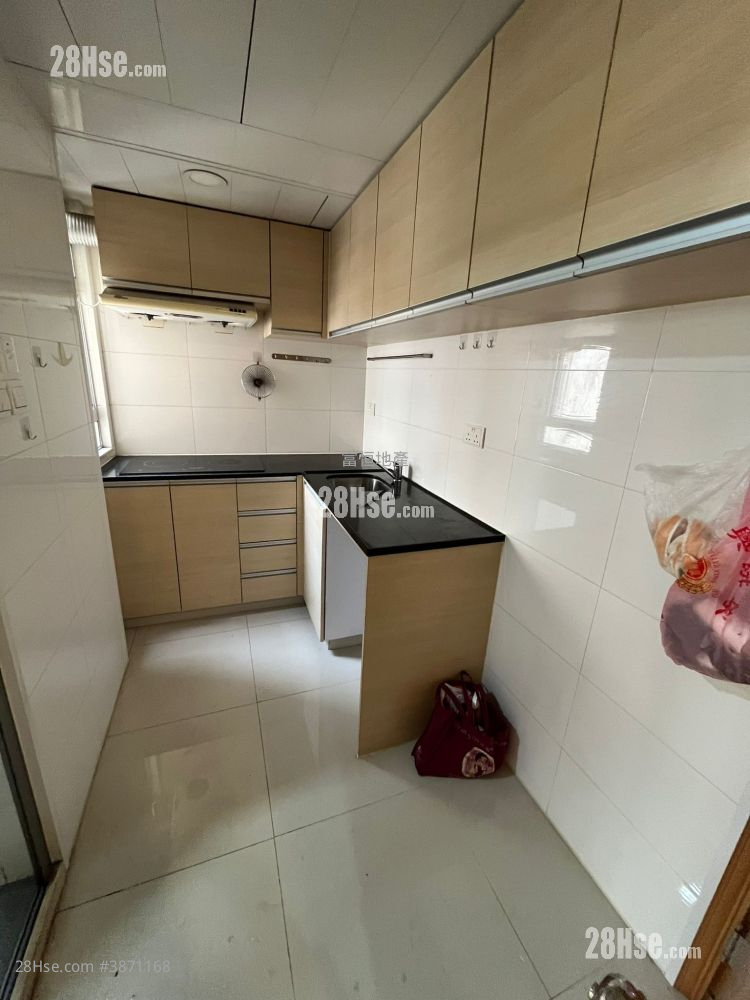 United Building Sell 2 Bedrooms , 1 Bathroom 287 ft² ( 26.7 m² )