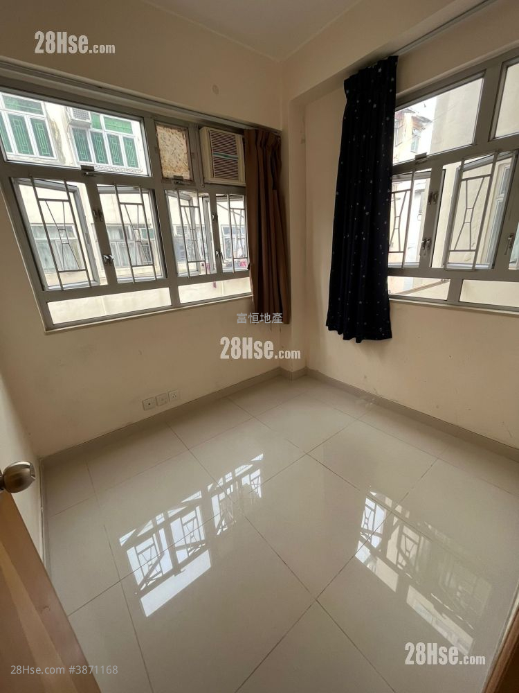 United Building Sell 2 Bedrooms , 1 Bathroom 287 ft² ( 26.7 m² )