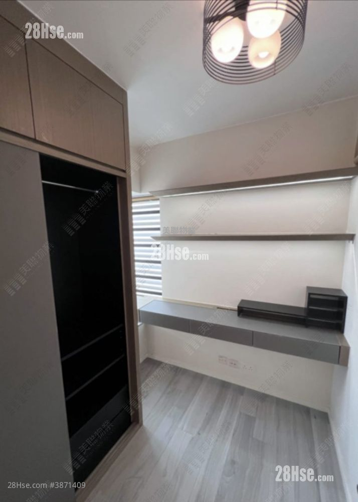 Harbour Green Sell 2 Bedrooms , 1 Bathroom 482 ft² ( 44.8 m² )