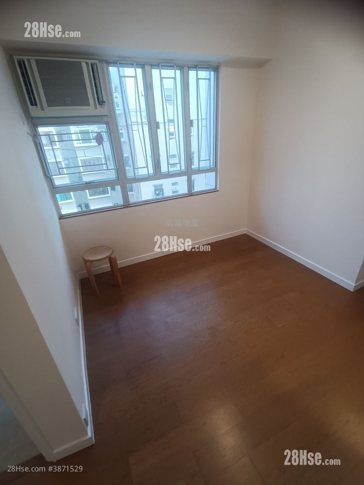 Fair Way Garden Rental Studio , 1 Bathroom 352 ft² ( 32.7 m² )
