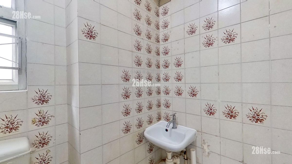 bathroom: Island Building Rental 1 Bedroom , 1 Bathroom 307 ft² ( 28.5 m² )