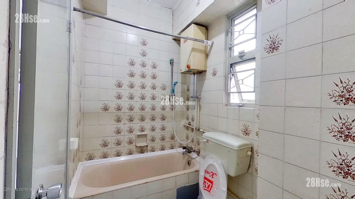 bathroom: Island Building Rental 1 Bedroom , 1 Bathroom 307 ft² ( 28.5 m² )