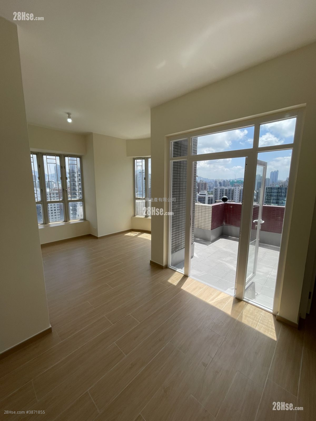 Liberty Mansion Rental 3 Bedrooms , 2 Bathrooms 690 ft² ( 64.1 m² )