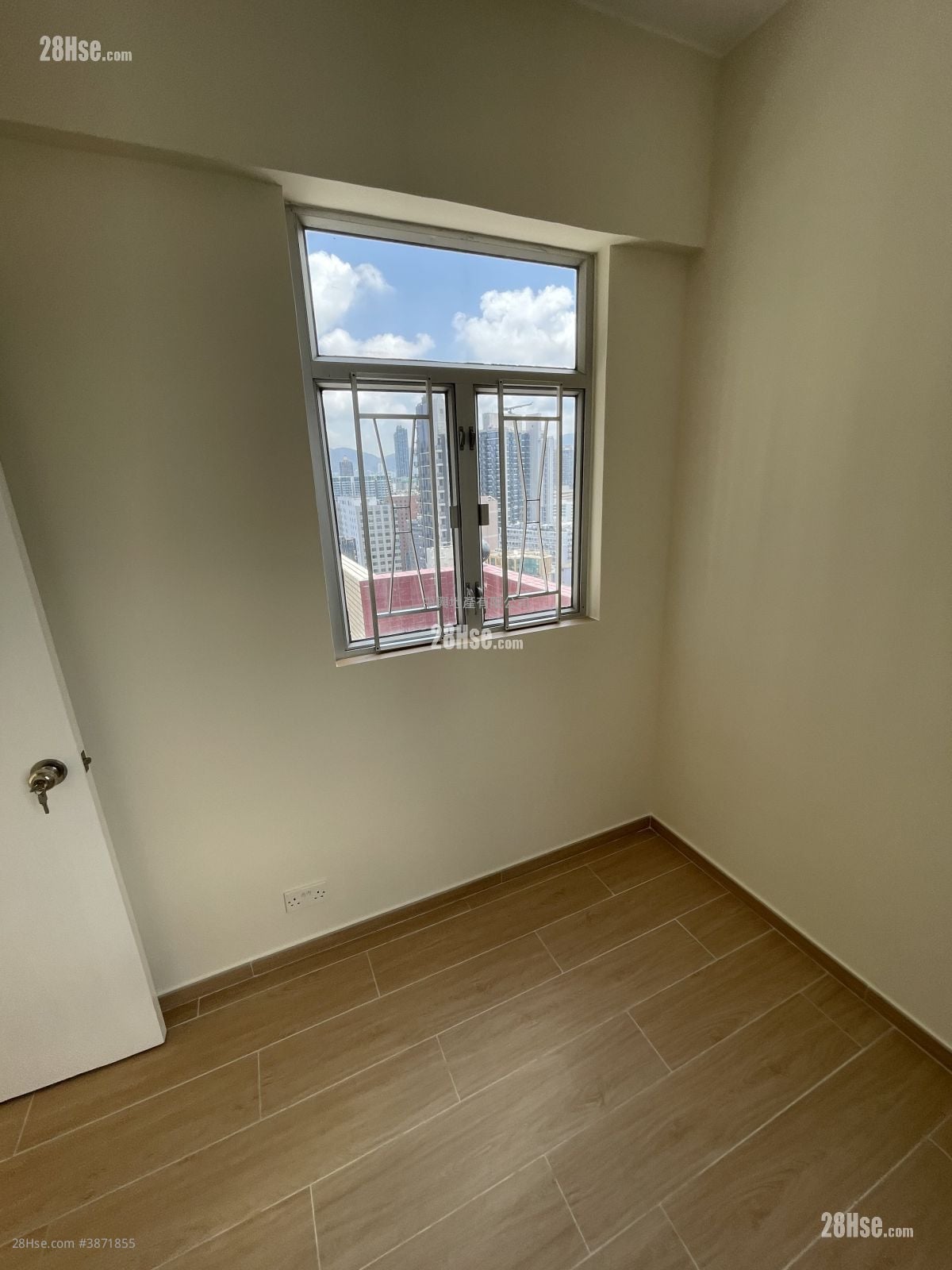 Liberty Mansion Rental 3 Bedrooms , 2 Bathrooms 690 ft² ( 64.1 m² )