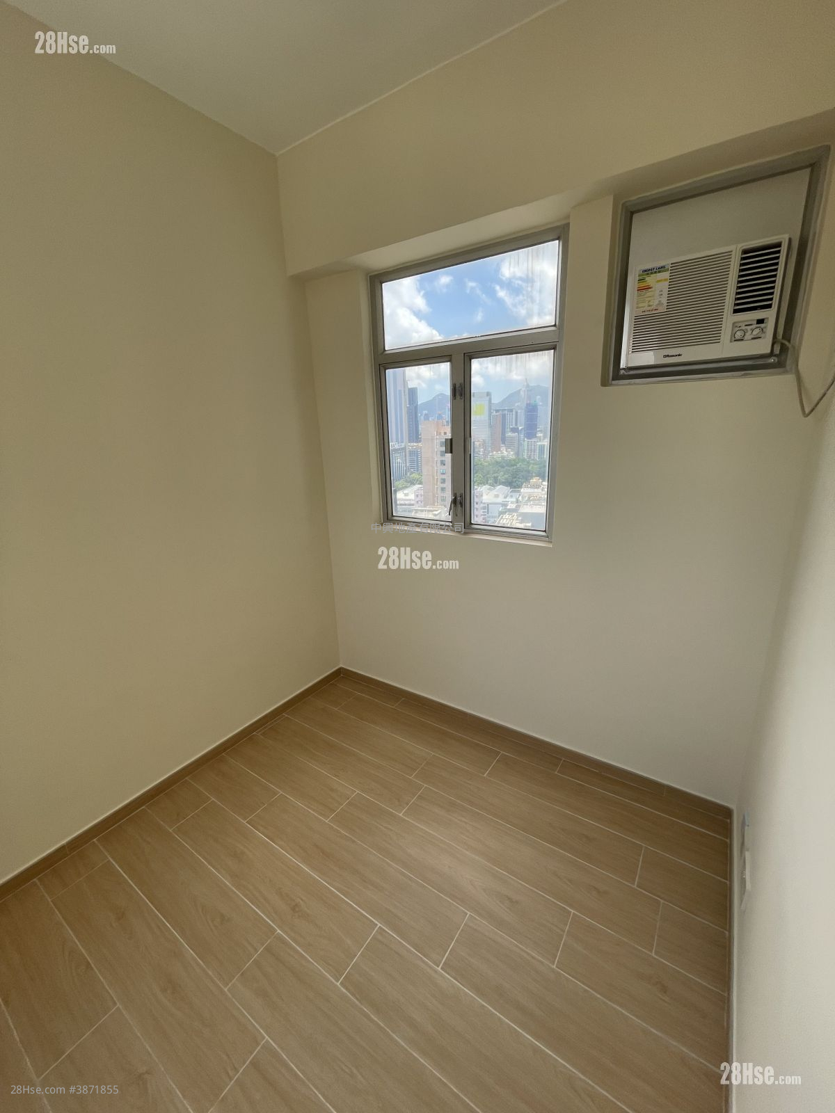 Liberty Mansion Rental 3 Bedrooms , 2 Bathrooms 690 ft² ( 64.1 m² )