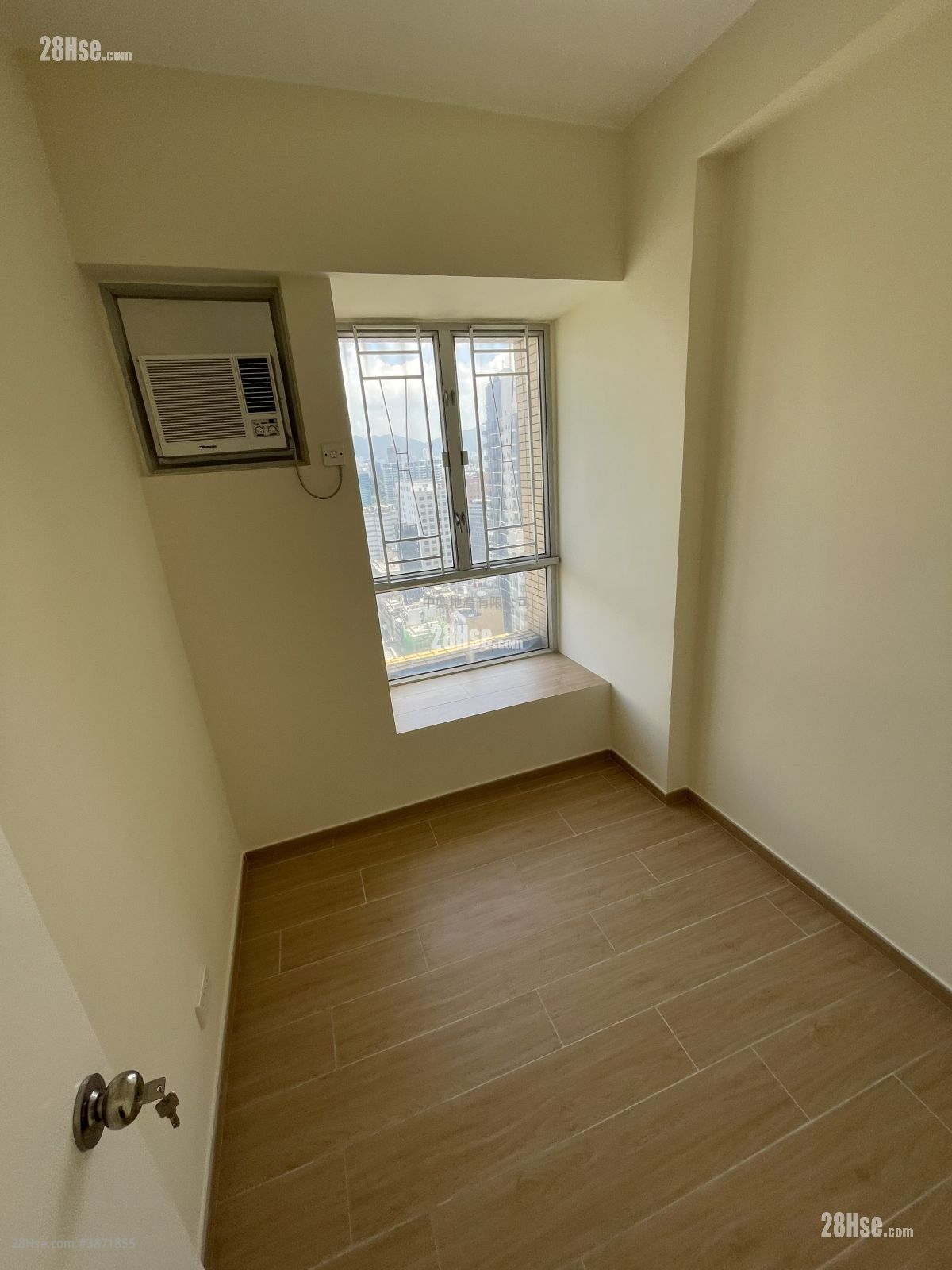 Liberty Mansion Rental 3 Bedrooms , 2 Bathrooms 690 ft² ( 64.1 m² )