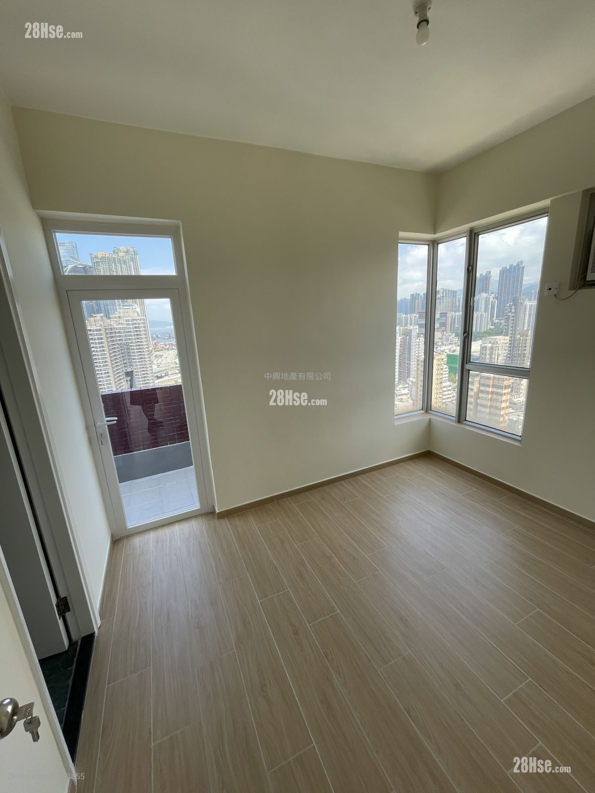 Liberty Mansion Rental 3 Bedrooms , 2 Bathrooms 690 ft² ( 64.1 m² )