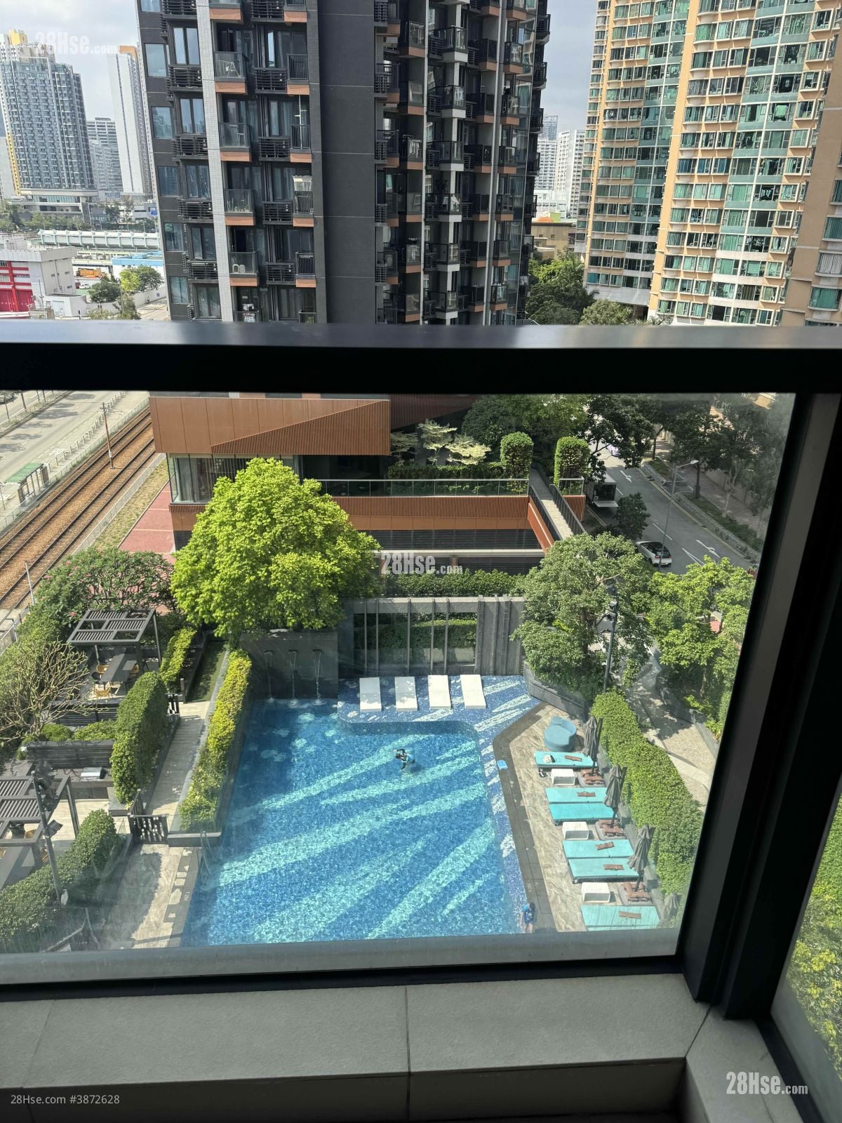 露台: 低座泳池景观-宁静优美