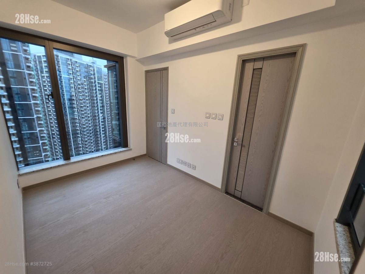 The Southside Rental 2 Bedrooms , 2 Bathrooms 537 ft² ( 49.9 m² )
