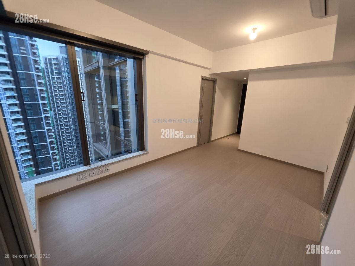 The Southside Rental 2 Bedrooms , 2 Bathrooms 537 ft² ( 49.9 m² )