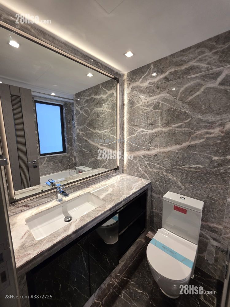 The Southside Rental 2 Bedrooms , 2 Bathrooms 537 ft² ( 49.9 m² )