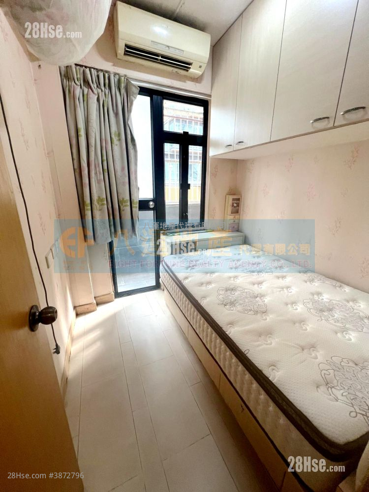 Hing Lung Building Sell 2 Bedrooms , 1 Bathroom 298 ft² ( 27.7 m² )
