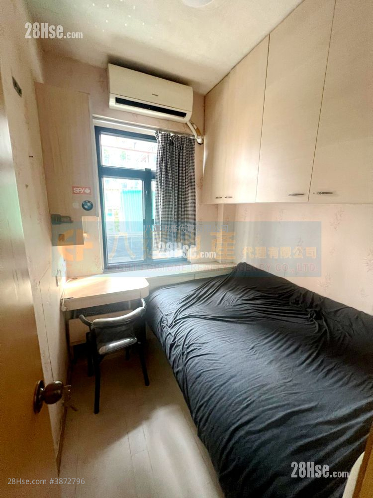 Hing Lung Building Sell 2 Bedrooms , 1 Bathroom 298 ft² ( 27.7 m² )