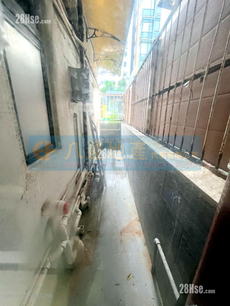 Hing Lung Building Sell 2 Bedrooms , 1 Bathroom 298 ft² ( 27.7 m² )