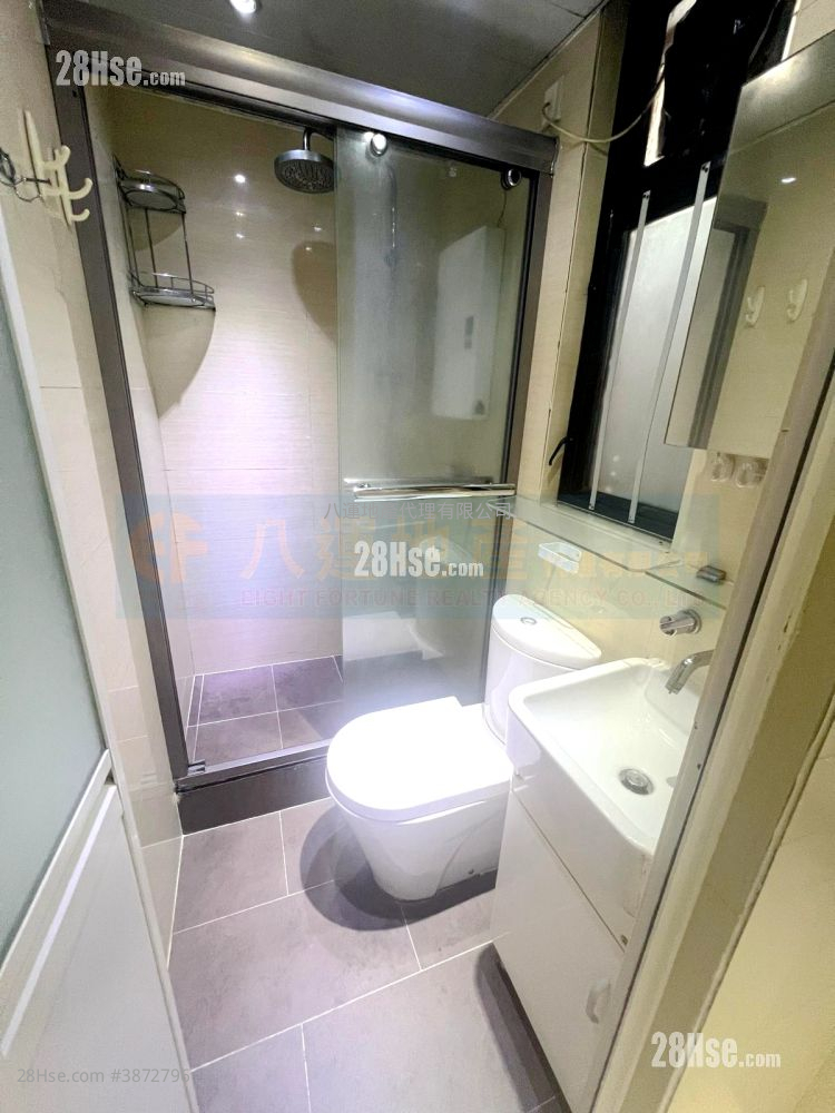 Hing Lung Building Sell 2 Bedrooms , 1 Bathroom 298 ft² ( 27.7 m² )