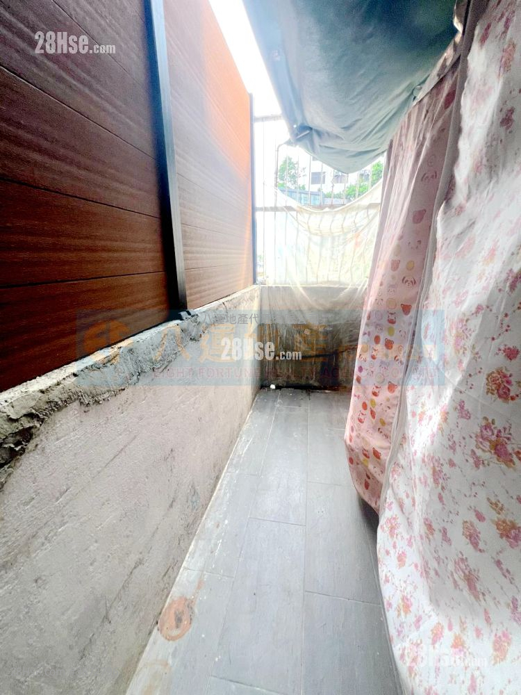 Hing Lung Building Sell 2 Bedrooms , 1 Bathroom 298 ft² ( 27.7 m² )