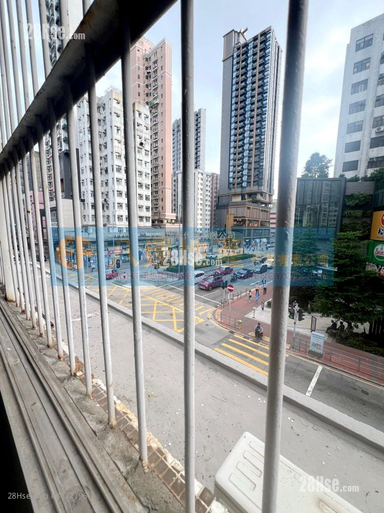 Hing Lung Building Sell 2 Bedrooms , 1 Bathroom 298 ft² ( 27.7 m² )