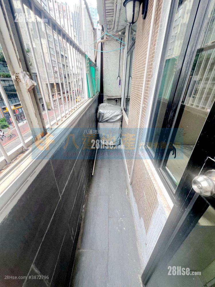 Hing Lung Building Sell 2 Bedrooms , 1 Bathroom 298 ft² ( 27.7 m² )