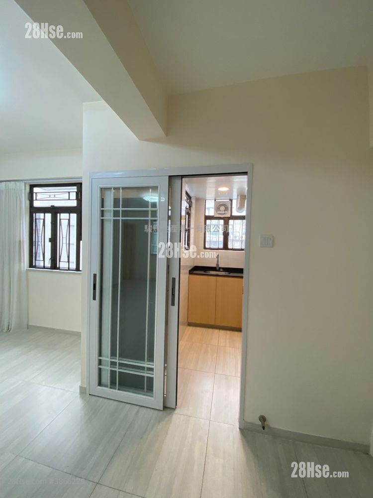 Diamond Court Rental 3 Bedrooms , 1 Bathroom 576 ft² ( 53.5 m² )