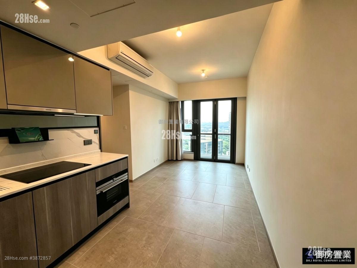 The Yoho Hub Rental 3 Bedrooms , 2 Bathrooms 534 ft² ( 49.6 m² )