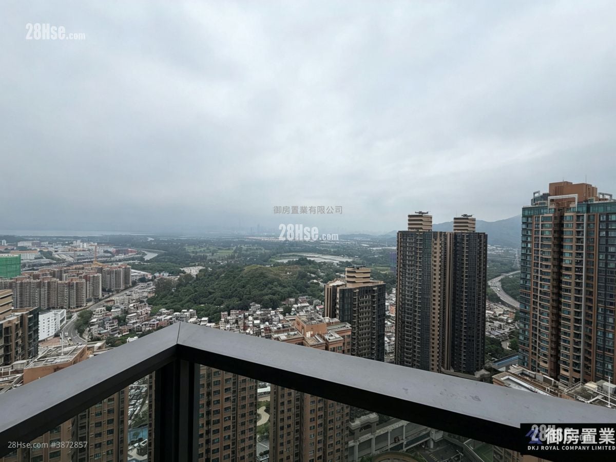 The Yoho Hub Rental 3 Bedrooms , 2 Bathrooms 534 ft² ( 49.6 m² )