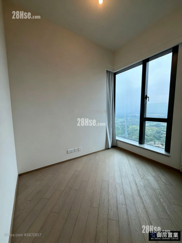 The Yoho Hub Rental 3 Bedrooms , 2 Bathrooms 534 ft² ( 49.6 m² )