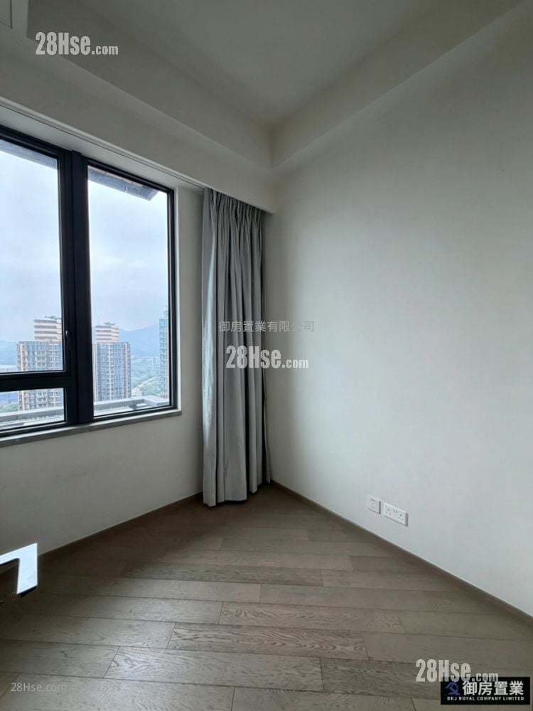 The Yoho Hub Rental 3 Bedrooms , 2 Bathrooms 534 ft² ( 49.6 m² )