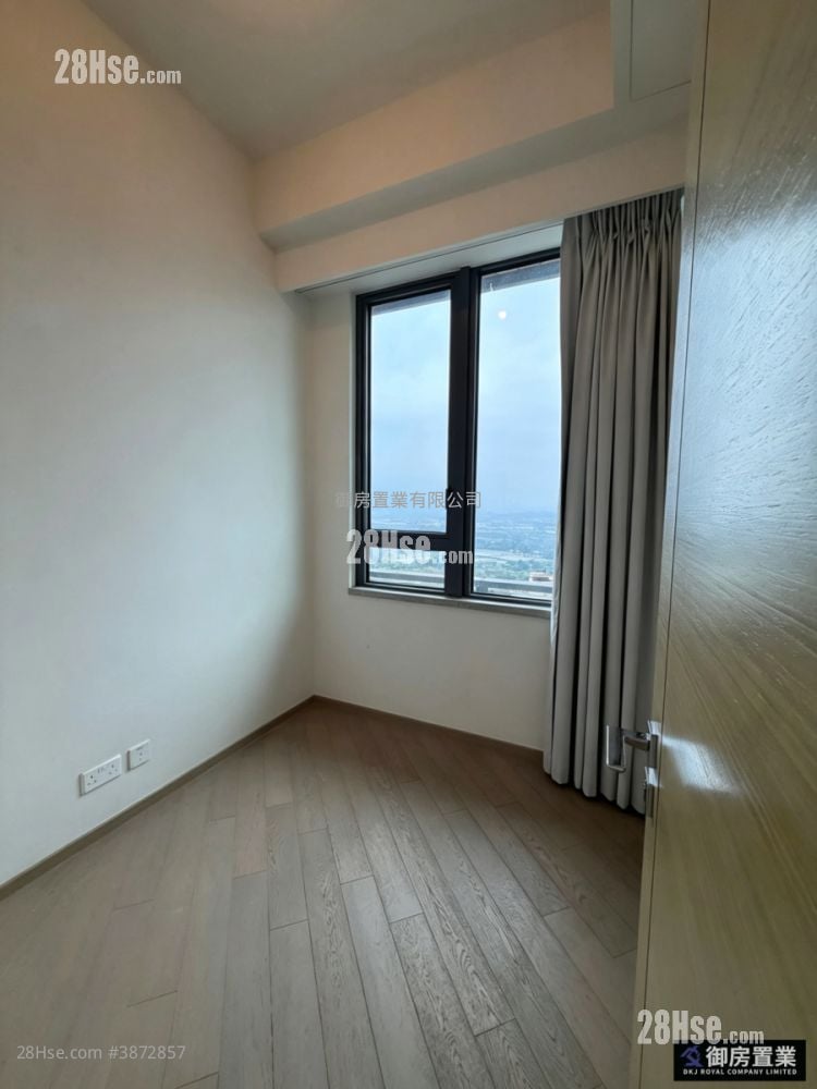 The Yoho Hub Rental 3 Bedrooms , 2 Bathrooms 534 ft² ( 49.6 m² )