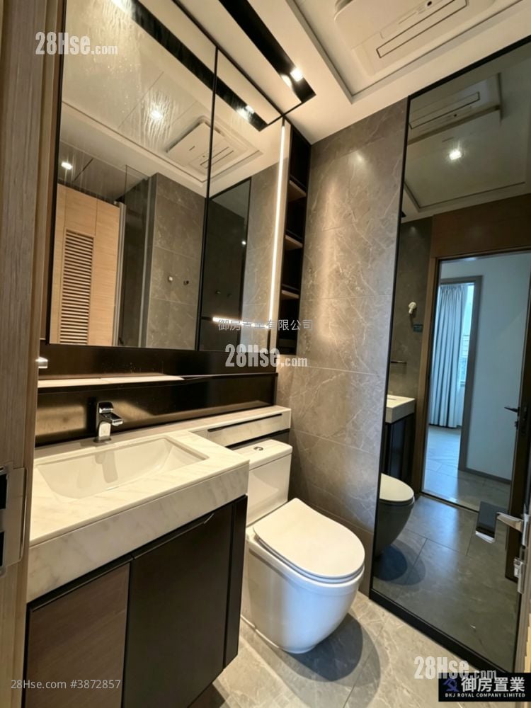 The Yoho Hub Rental 3 Bedrooms , 2 Bathrooms 534 ft² ( 49.6 m² )