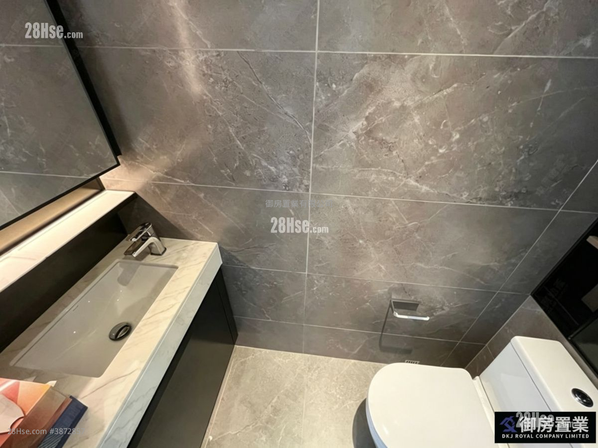 The Yoho Hub Rental 3 Bedrooms , 2 Bathrooms 534 ft² ( 49.6 m² )