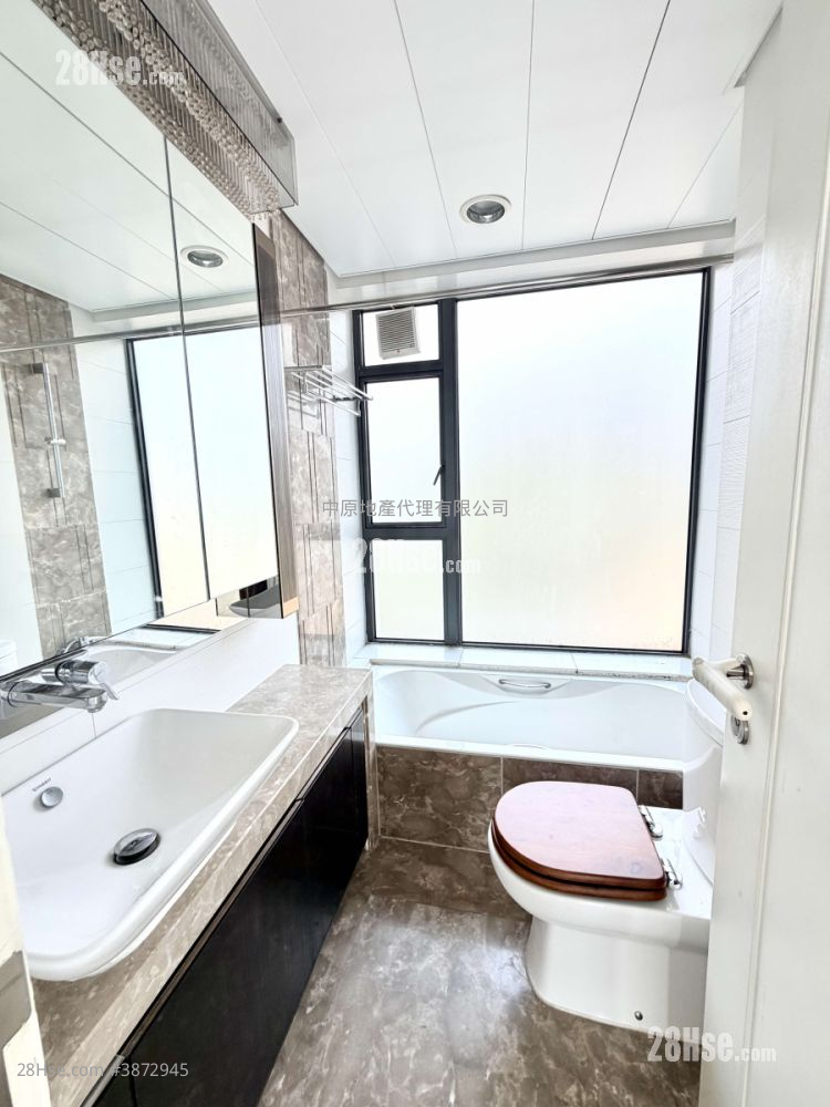 Crown By The Sea Sell 3 Bedrooms 1,026 ft² ( 95.3 m² )