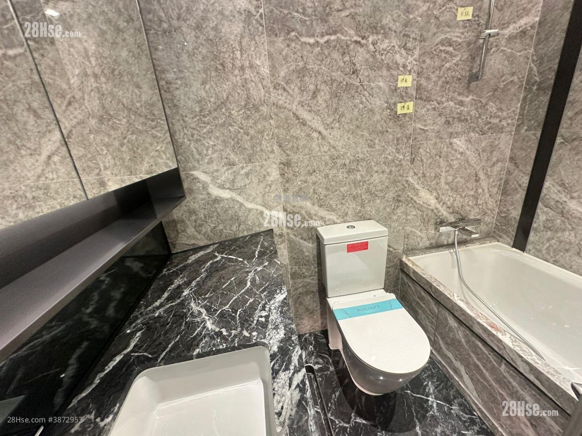 The Southside Rental 2 Bedrooms , 2 Bathrooms 537 ft² ( 49.9 m² )