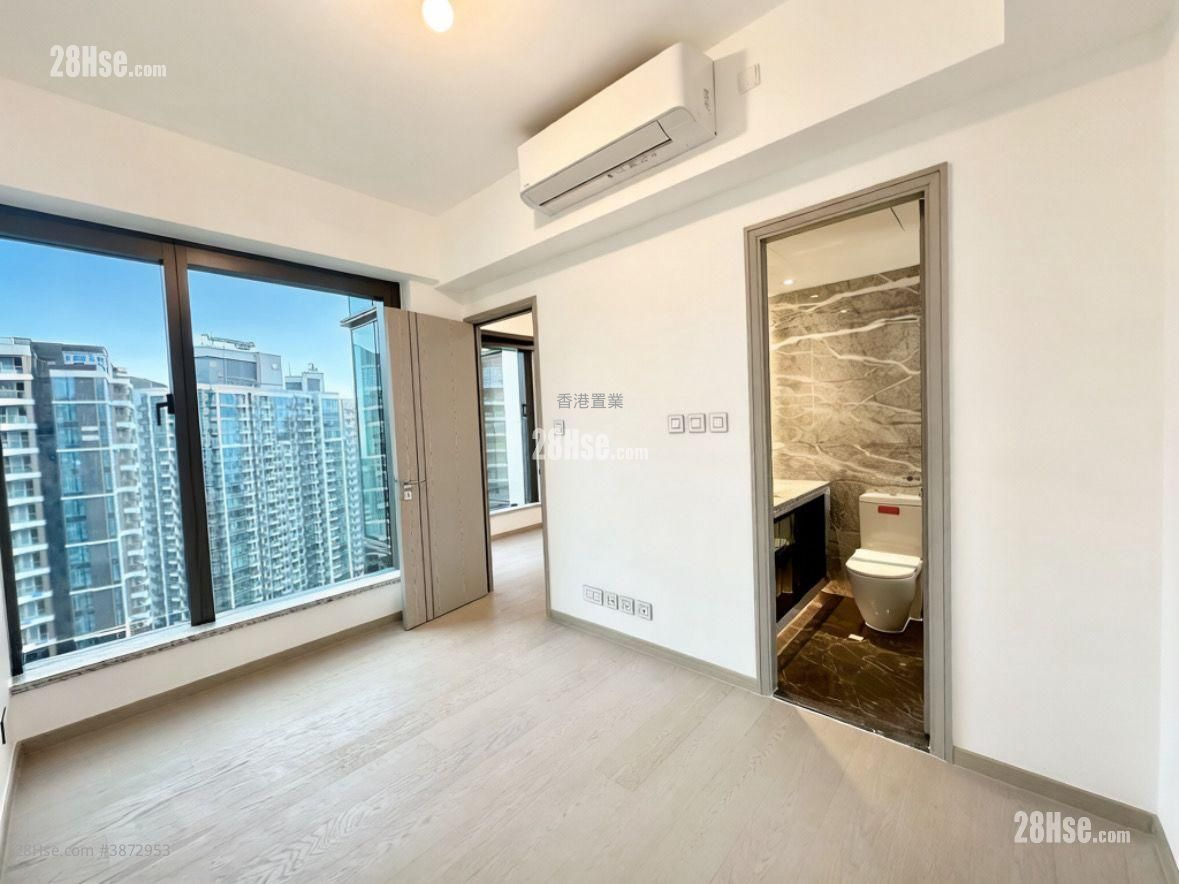 The Southside Rental 2 Bedrooms , 2 Bathrooms 537 ft² ( 49.9 m² )