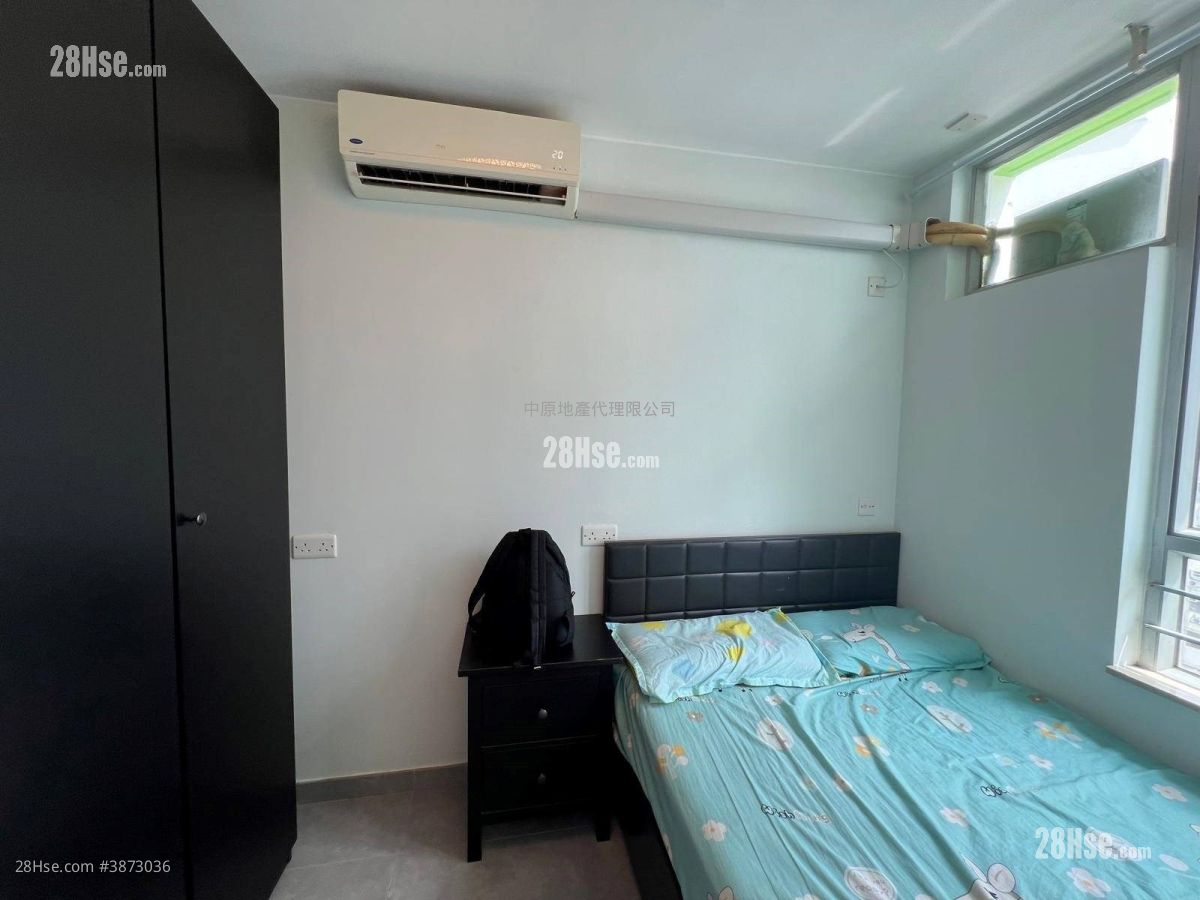 master room: Sheung Chui Court Sell 2 Bedrooms , 1 Bathroom 443 ft² ( 41.2 m² )