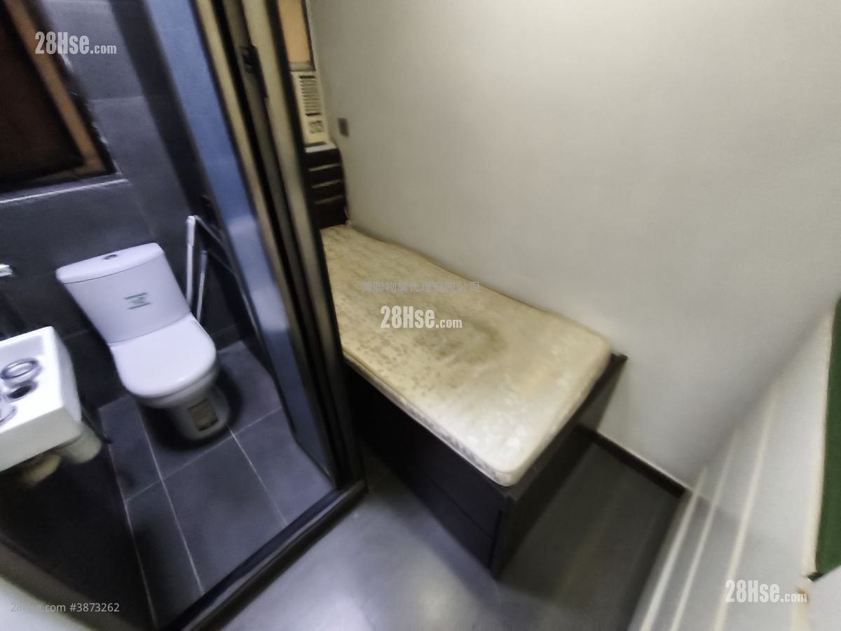 Ming Garden Rental 2 Bedrooms , 3 Bathrooms 714 ft² ( 66.3 m² )