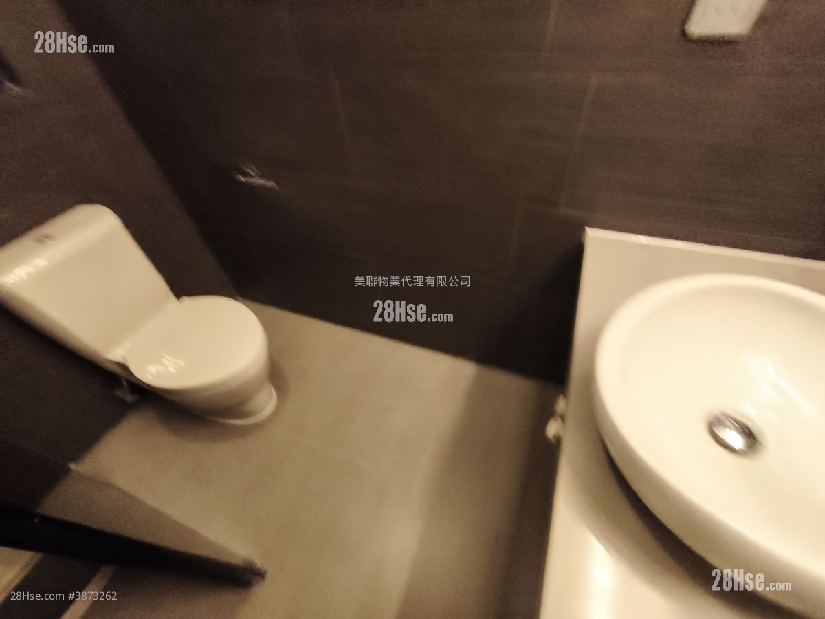 Ming Garden Rental 2 Bedrooms , 3 Bathrooms 714 ft² ( 66.3 m² )