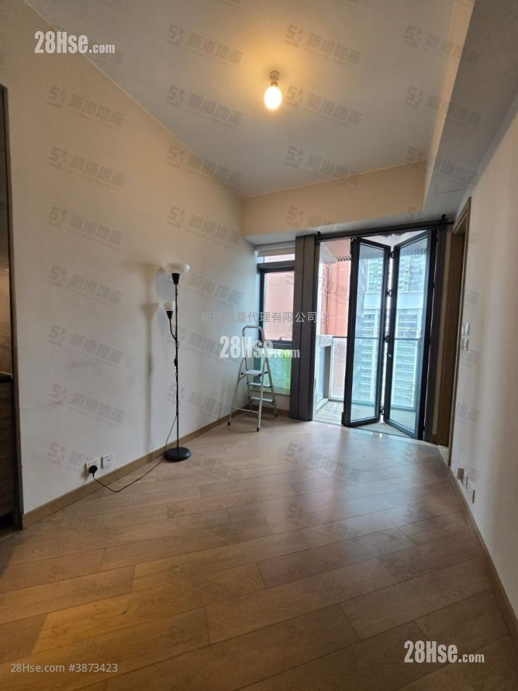 The Zutten Sell Studio , 1 Bathroom 191 ft² ( 17.7 m² )