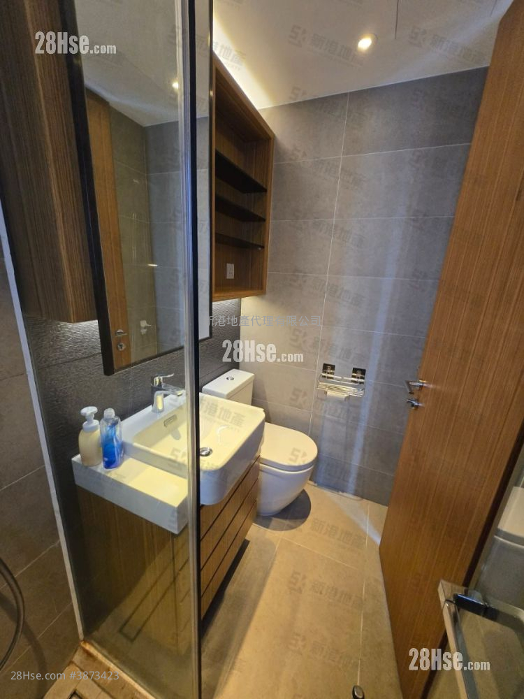 The Zutten Sell Studio , 1 Bathroom 191 ft² ( 17.7 m² )