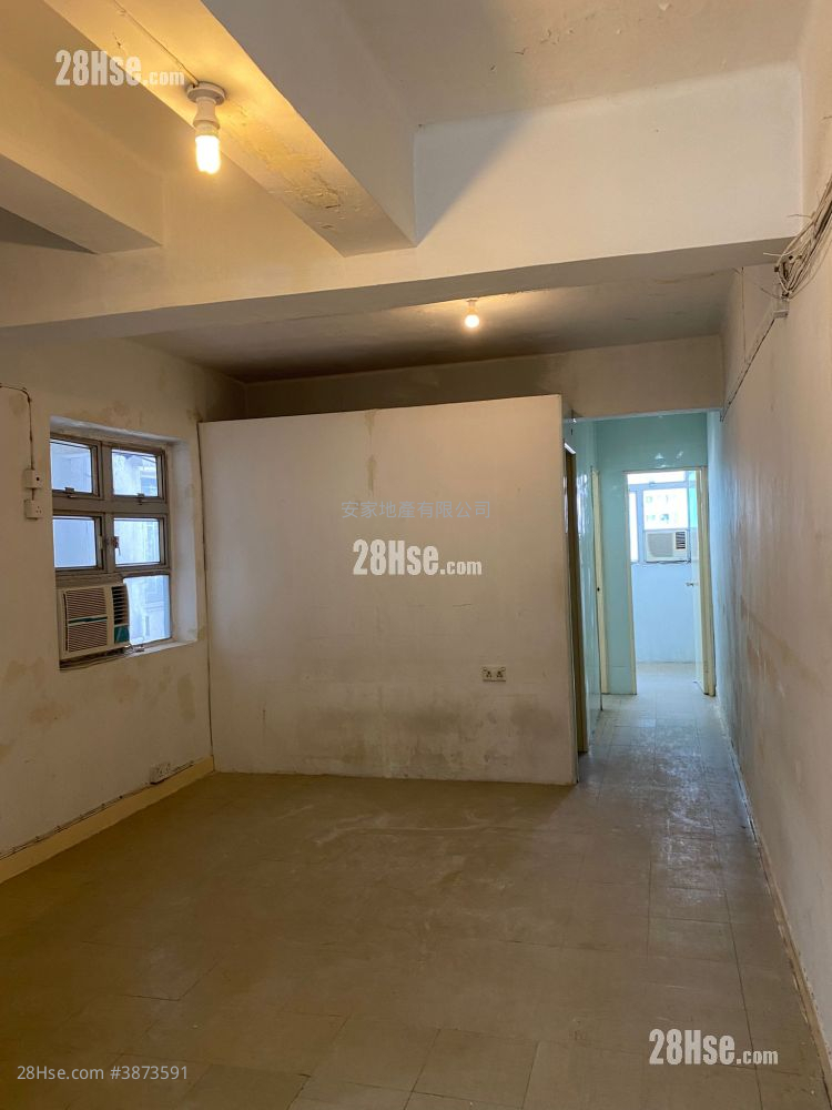 Chung Ying Building Sell 3 Bedrooms , 1 Bathroom 473 ft² ( 43.9 m² )