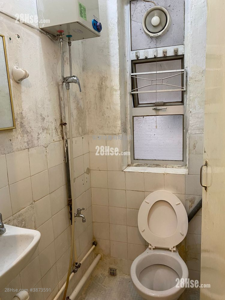 Chung Ying Building Sell 3 Bedrooms , 1 Bathroom 473 ft² ( 43.9 m² )