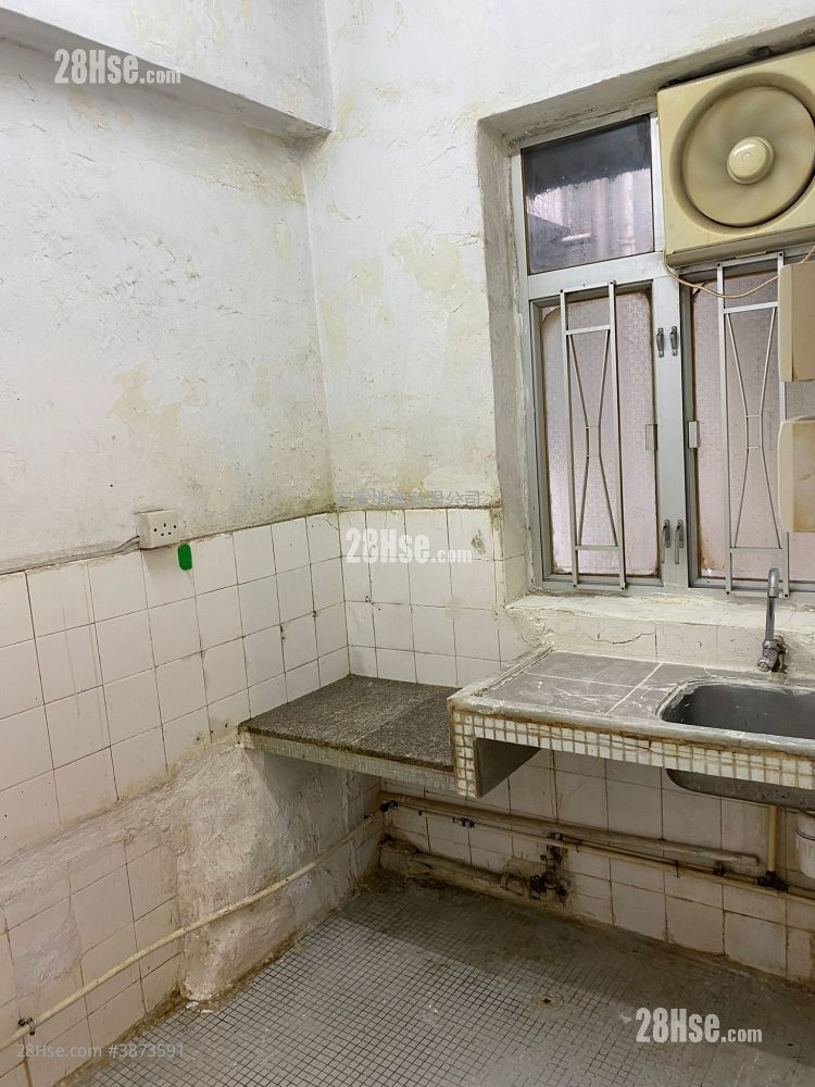 Chung Ying Building Sell 3 Bedrooms , 1 Bathroom 473 ft² ( 43.9 m² )