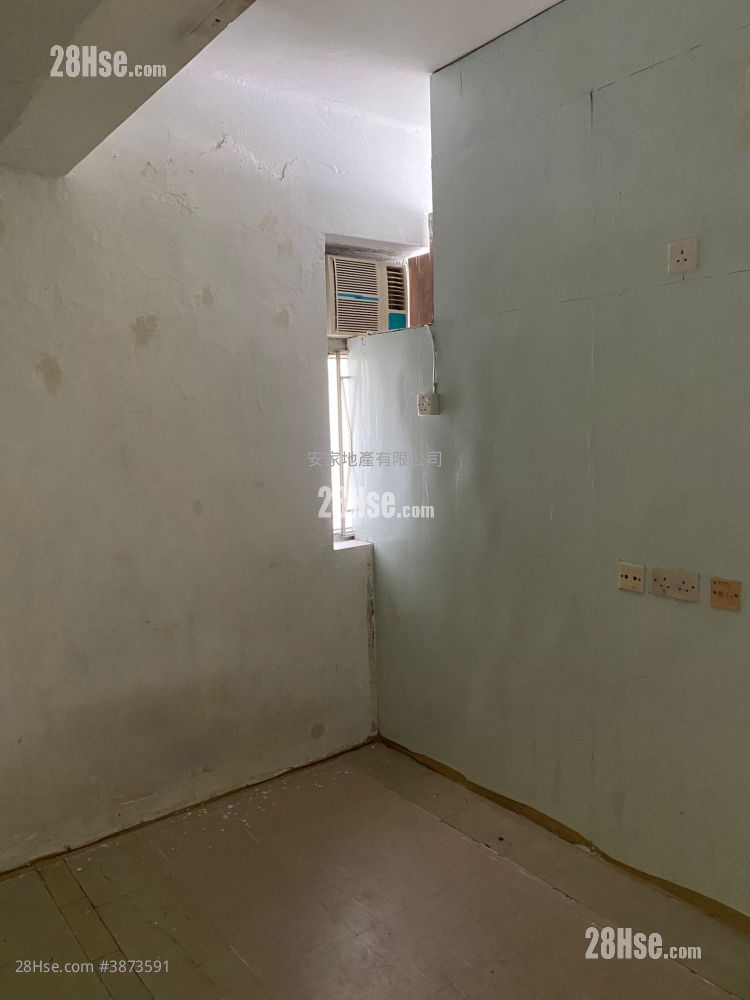 Chung Ying Building Sell 3 Bedrooms , 1 Bathroom 473 ft² ( 43.9 m² )