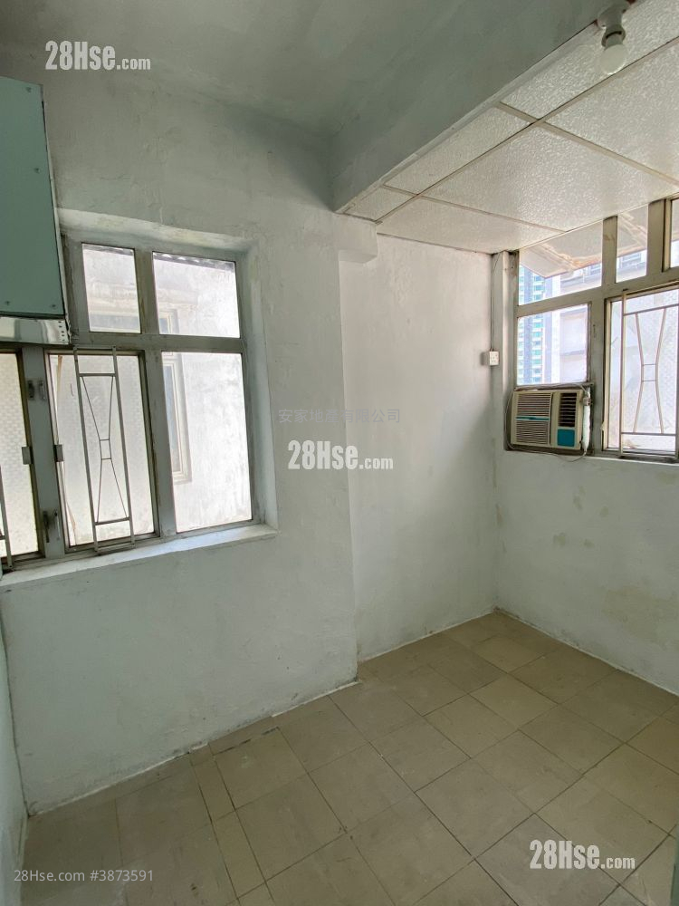 Chung Ying Building Sell 3 Bedrooms , 1 Bathroom 473 ft² ( 43.9 m² )