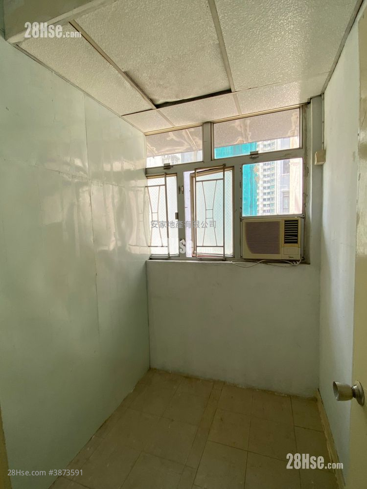 Chung Ying Building Sell 3 Bedrooms , 1 Bathroom 473 ft² ( 43.9 m² )
