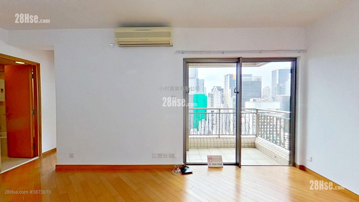 living room: The Zenith Rental 2 Bedrooms , 1 Bathroom 492 ft² ( 45.7 m² )