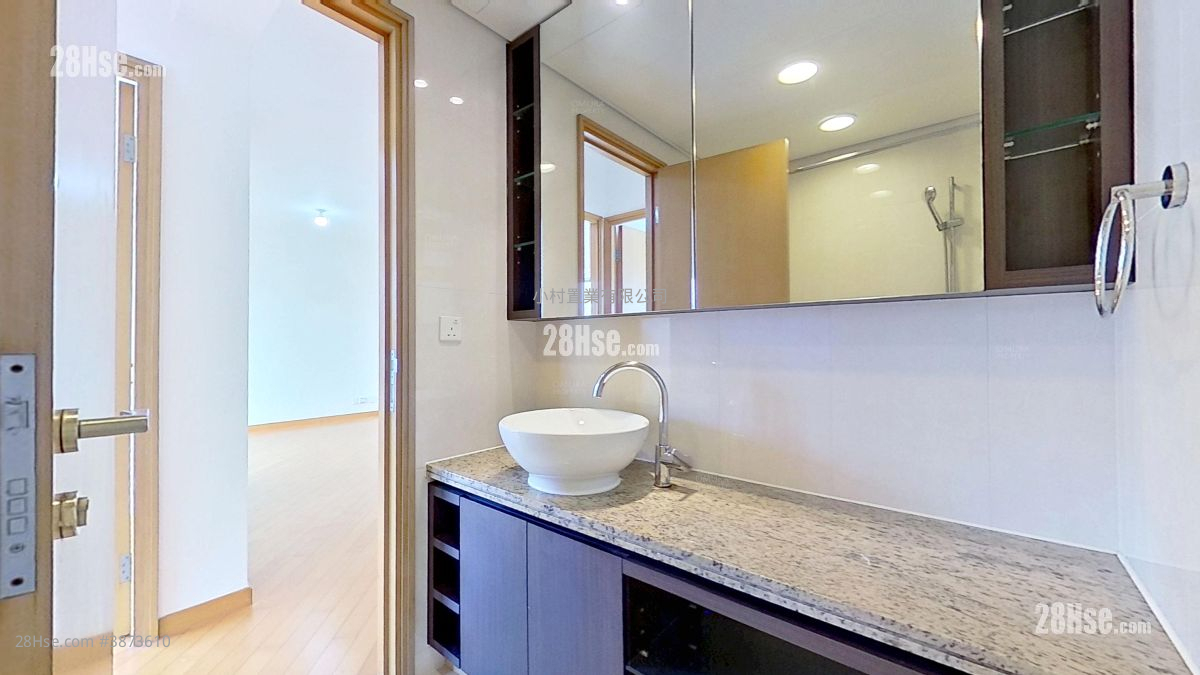 bathroom: The Zenith Rental 2 Bedrooms , 1 Bathroom 492 ft² ( 45.7 m² )