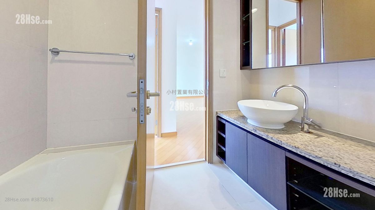 bathroom: The Zenith Rental 2 Bedrooms , 1 Bathroom 492 ft² ( 45.7 m² )