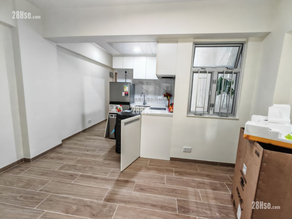 Hennessy Road Court Rental 2 Bedrooms , 1 Bathroom 366 ft² ( 34.0 m² )